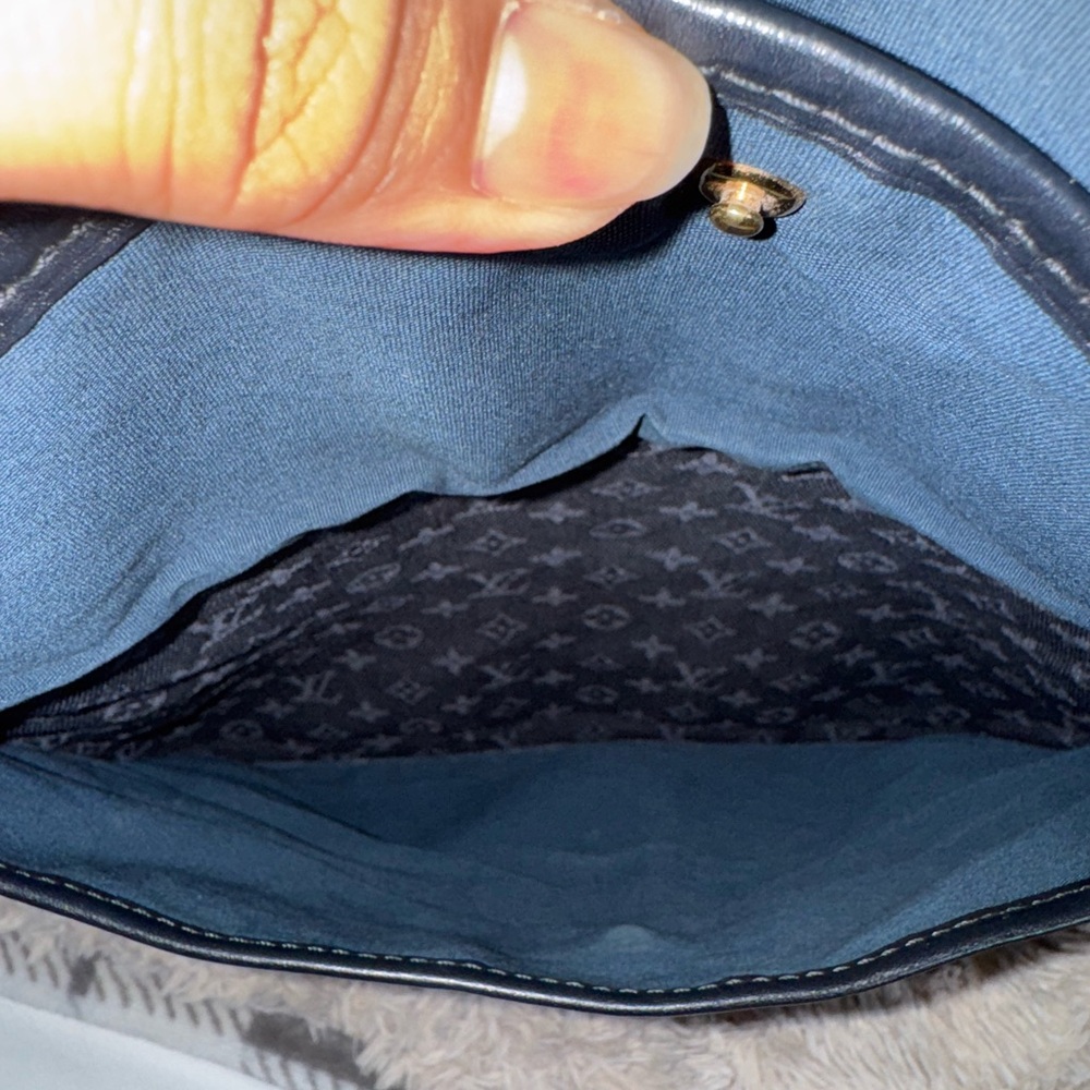 Louis Vuitton Black and Gray Crossbody Bag - Picture 3 of 9